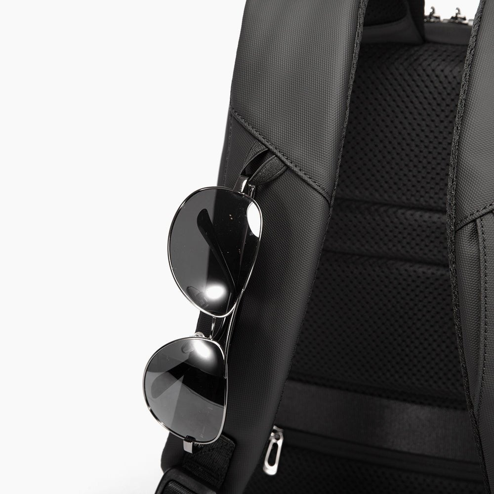 Smart Backpack for 17.3" Laptop with USB Port – Bange Vanguard 