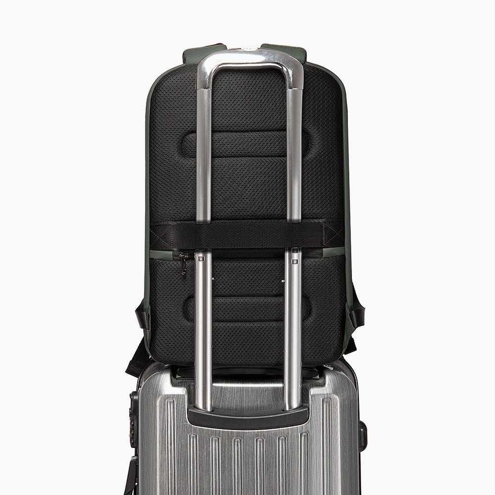 Smart Backpack for 17.3" Laptop with USB Port – Bange Vanguard 